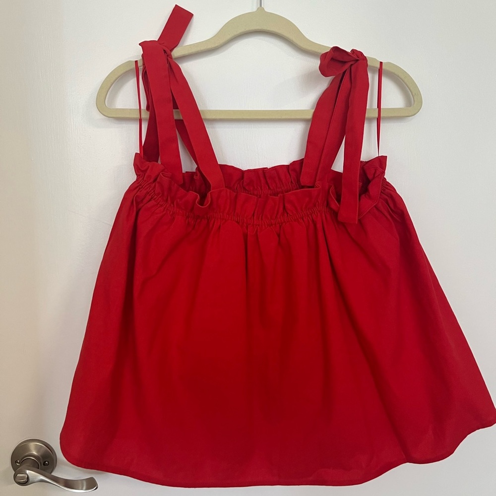 Tank top with adjustable ribbon straps